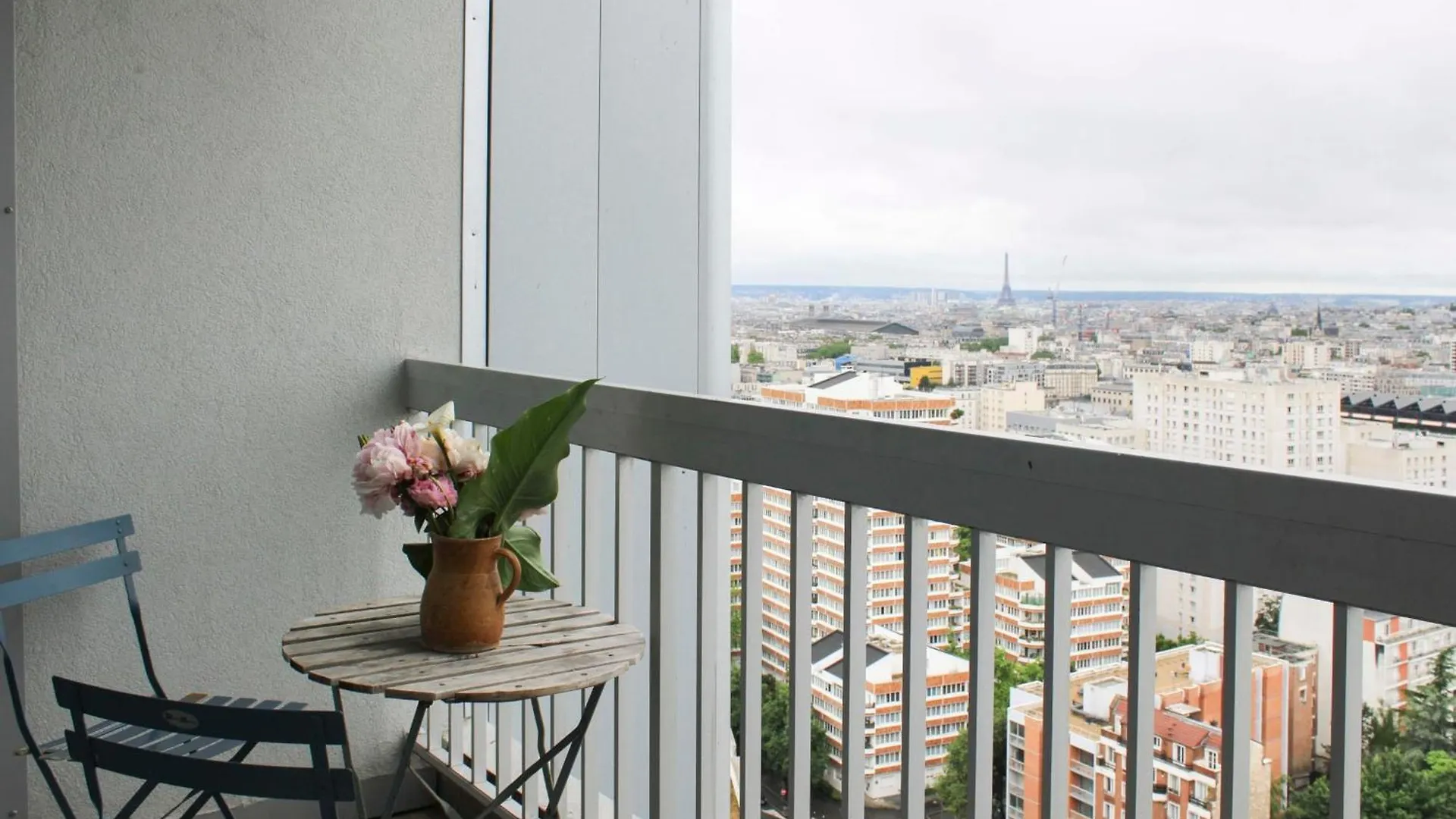 Lovely T2 With Breathtaking Views Of Paris